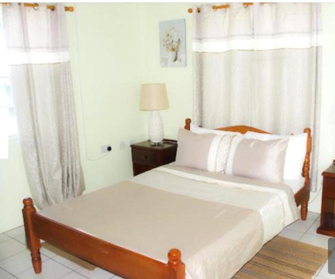 Silver View Apartments St. George's ภายนอก รูปภาพ