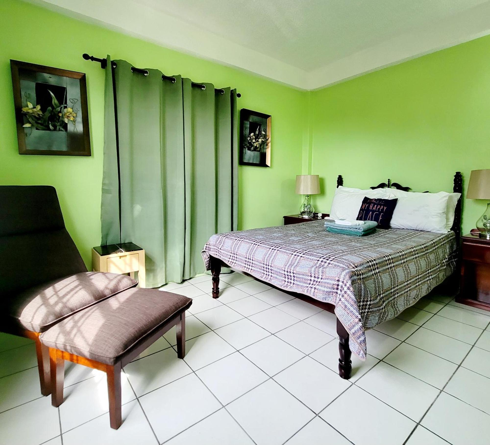 Silver View Apartments St. George's ภายนอก รูปภาพ