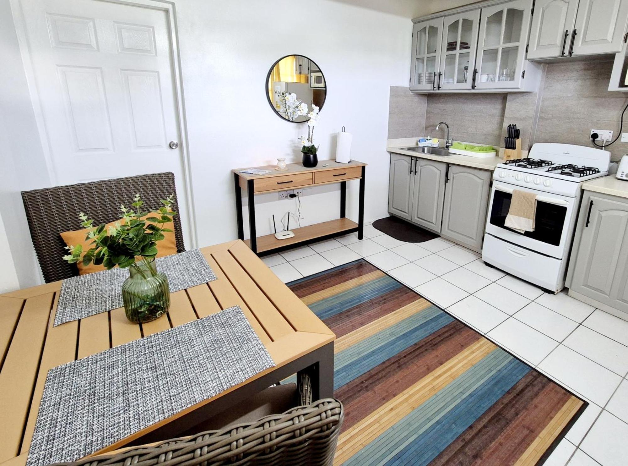 Silver View Apartments St. George's ภายนอก รูปภาพ